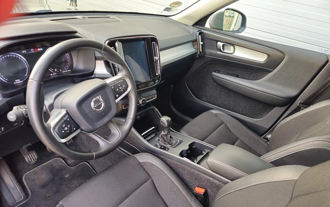 Volvo XC 40 cena 98900 przebieg: 66100, rok produkcji 2018 z Skwierzyna małe 56